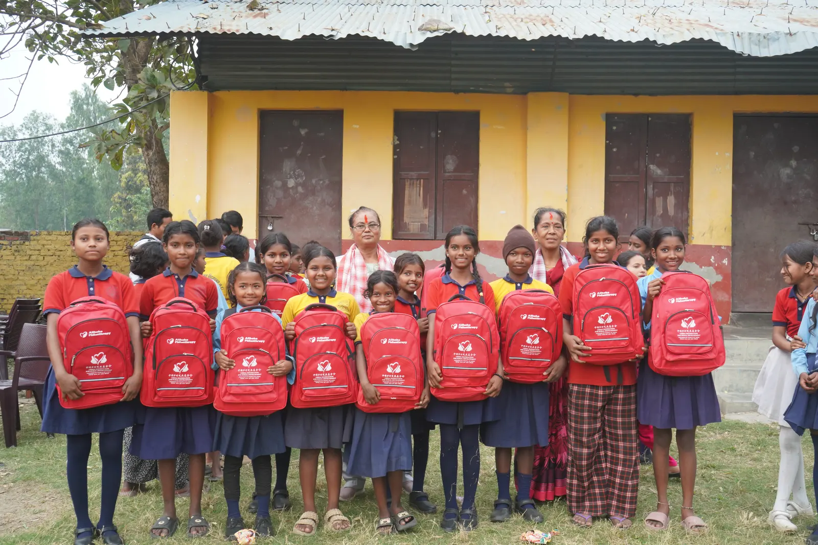 The Forum for Rural Women Ardency Development (FORWARD), in collaboration with the China Foundation and New Light Foundation, distributed school bags, stationery, colouring materials, and hygiene kits to students.  We believe this small contribution will encourage students to become more enthusiastic about their studies while also supporting their daily needs. 8